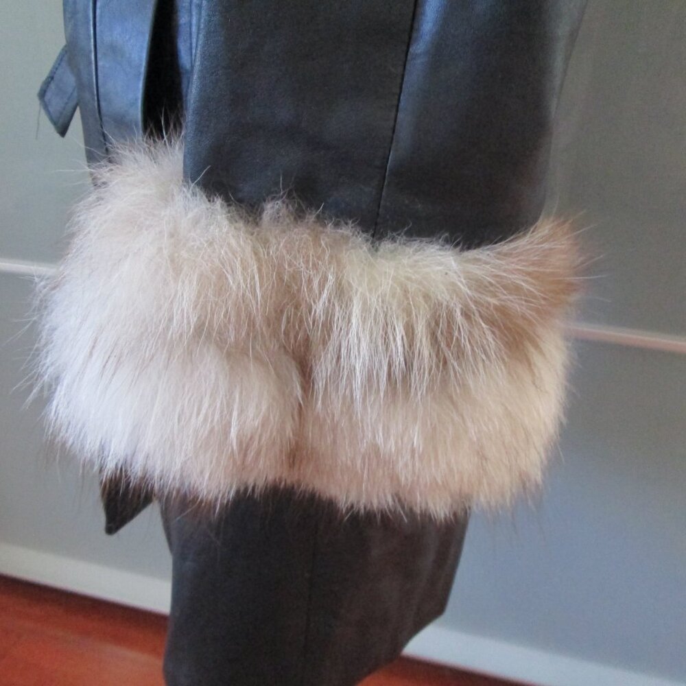 *SOLD* Vintage 70s Jacket Leather Belted Trench Coat Fur Collar / Cuffs Black - Picture 4 of 9